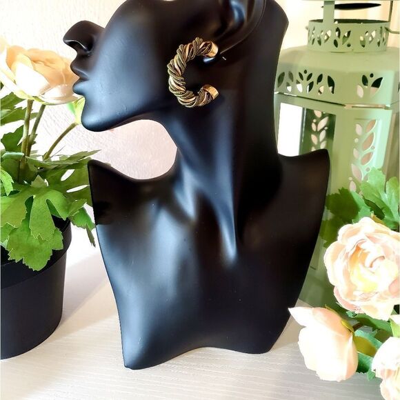 𝅺GREEN Tenley Twisted Cord Hoop Earrings - Picture 2 of 7